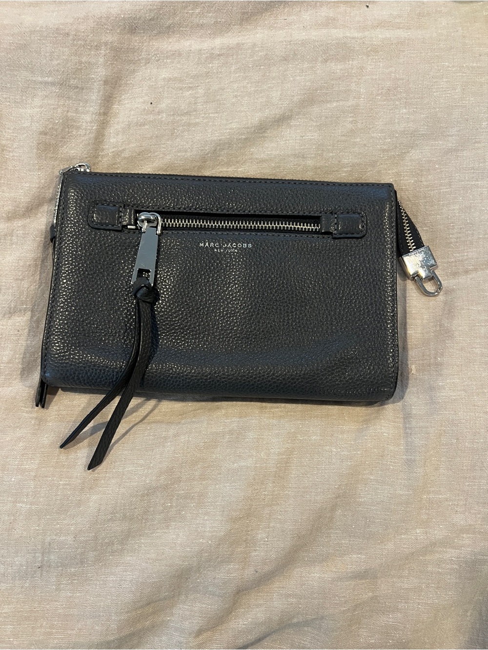 Marc Jacob’s grey pebbled leather purse